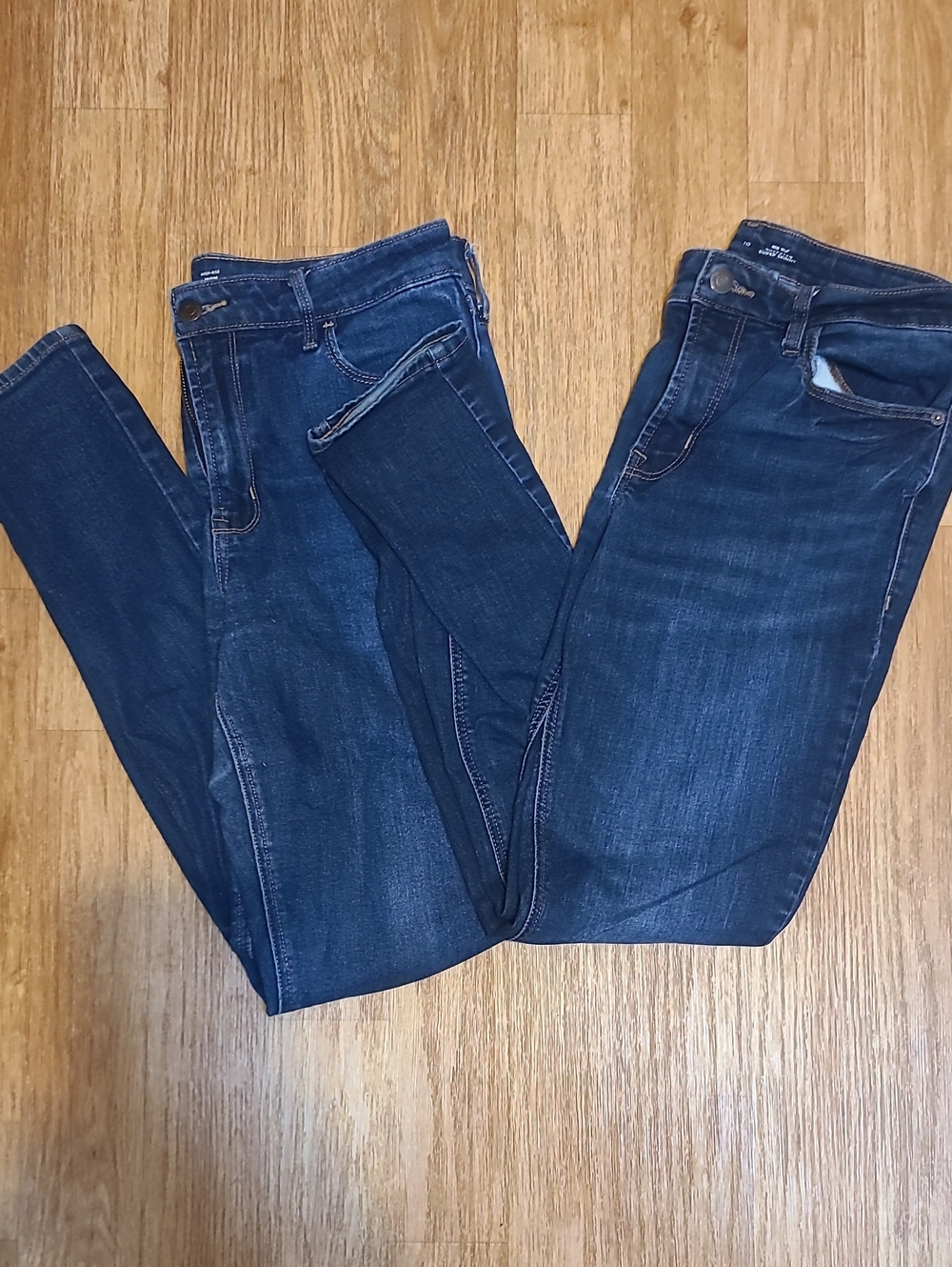 Old Navy Women's Skinny Jeans in Dark Blue Wash